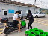 广州增城派潭镇为村民更换分类垃圾桶