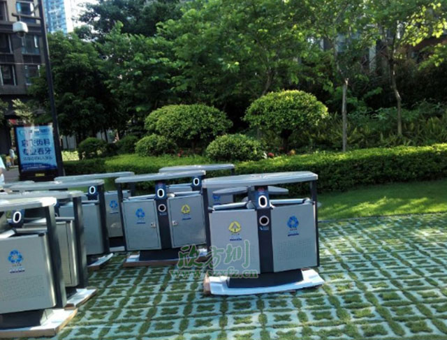 高档钢制垃圾桶让普洱街道更显大气