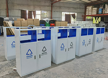 户外烤漆白色两连体镀锌板分类垃圾箱主图