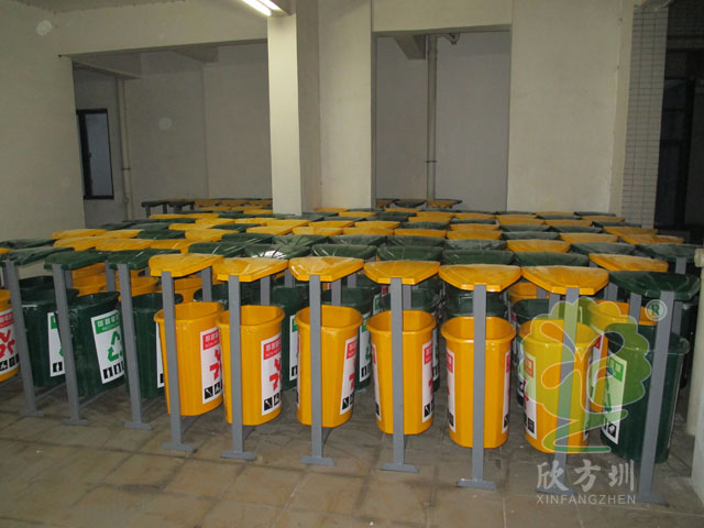 市政街道玻璃钢果皮箱图片