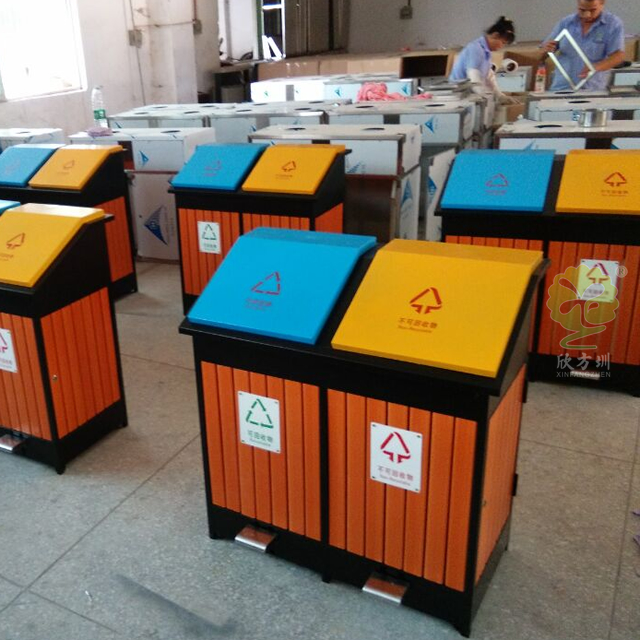 两分类脚踏式钢木垃圾桶