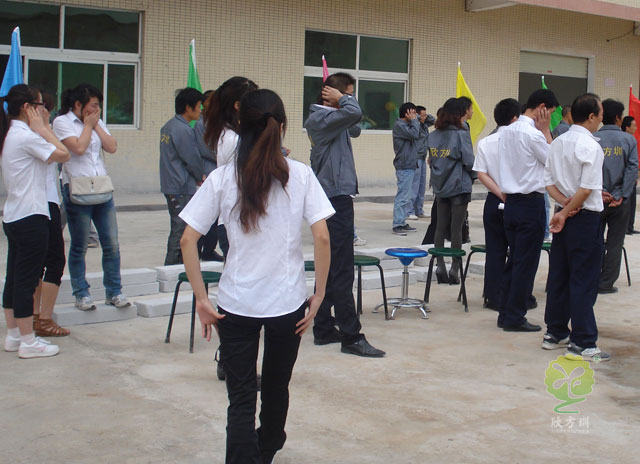 垃圾桶厂家员工组织活动图