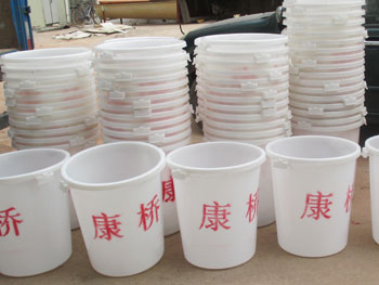 集市塑料垃圾桶主图